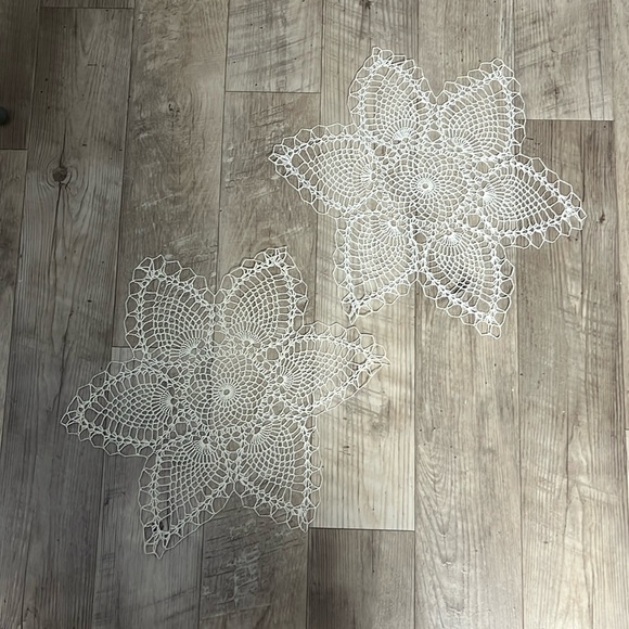 2 Pc VTG Star Starched Doilies - Picture 1 of 6